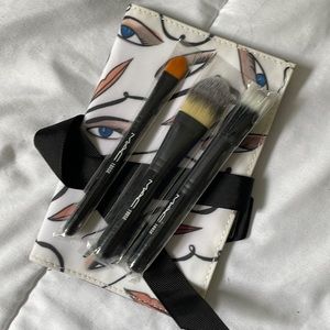 MAC Travel Brush Set